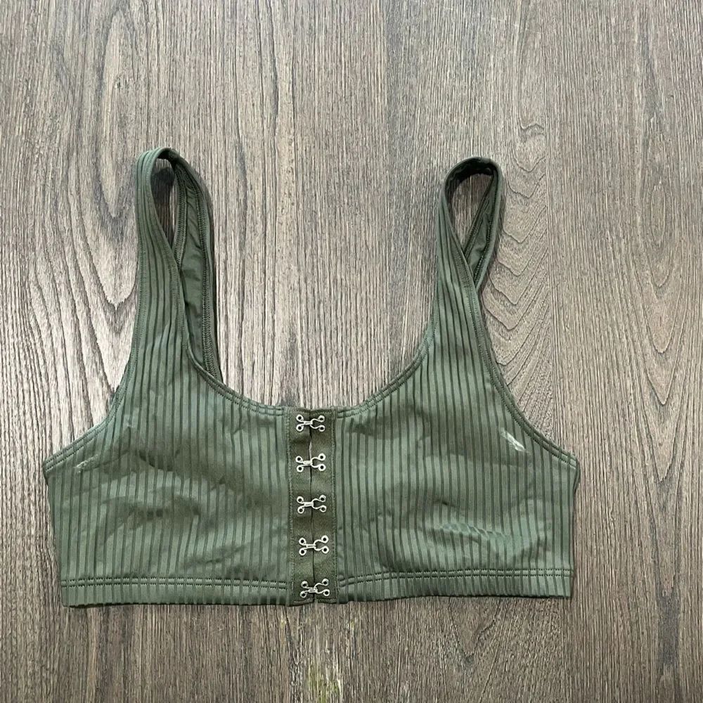 Victoria’s Secret Green Ribbed Hook Crop Top - Size L